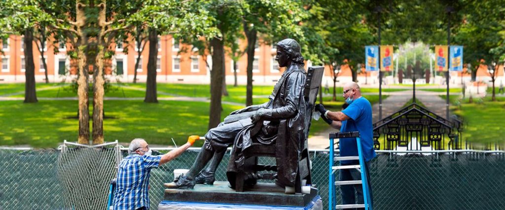 bursh the wax on the bronze sculptuer surface