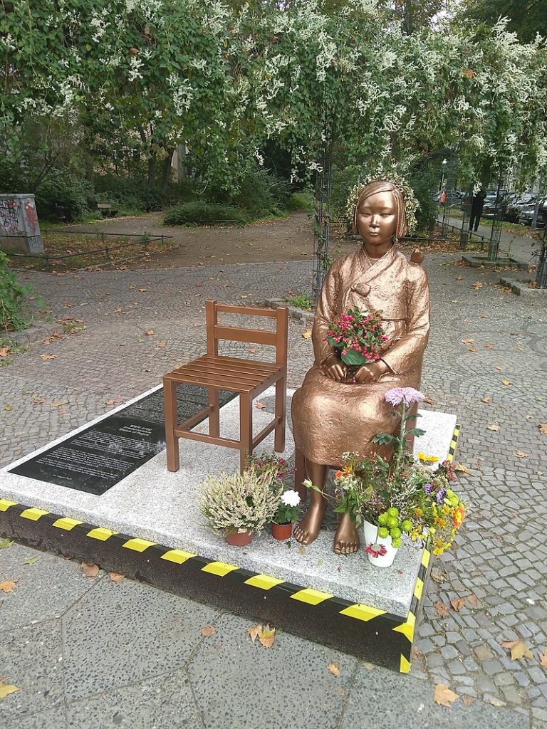 comfort woman statue