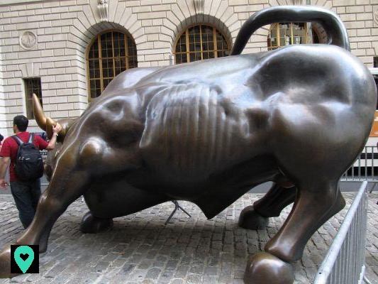 wall street bull statue