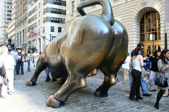 wall street bull statue