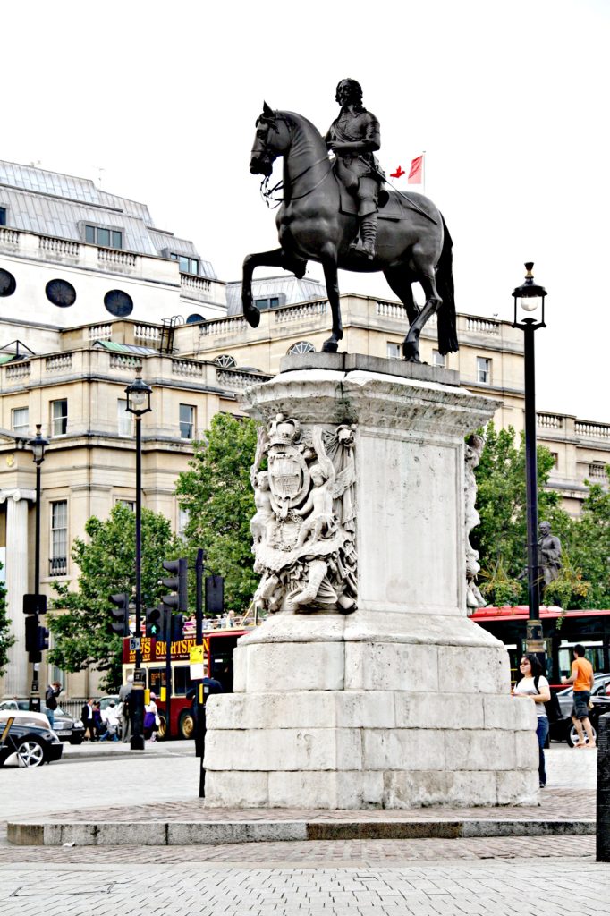 trafalgar square statue
