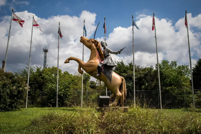 nathan bedford forrest statue