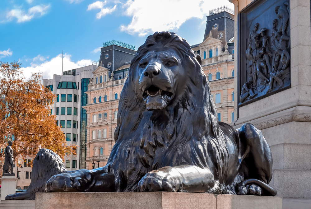 trafalgar square statue