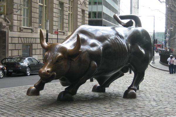wall street bull statue