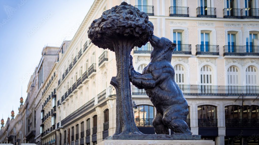 Statue of the Bear and the Strawberry Tree