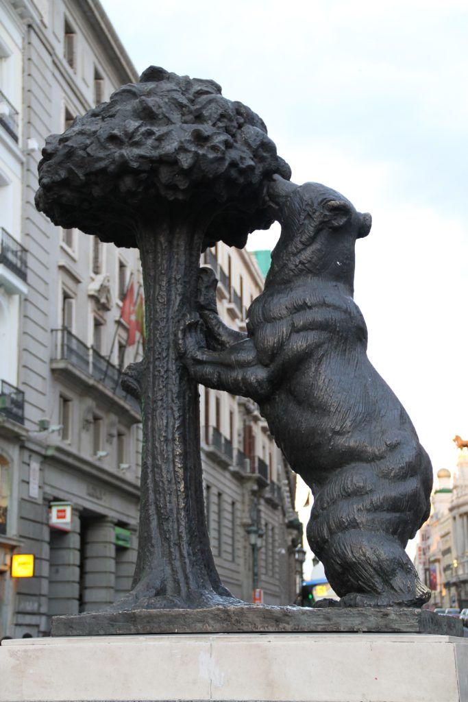 Statue of the Bear and the Strawberry Tree