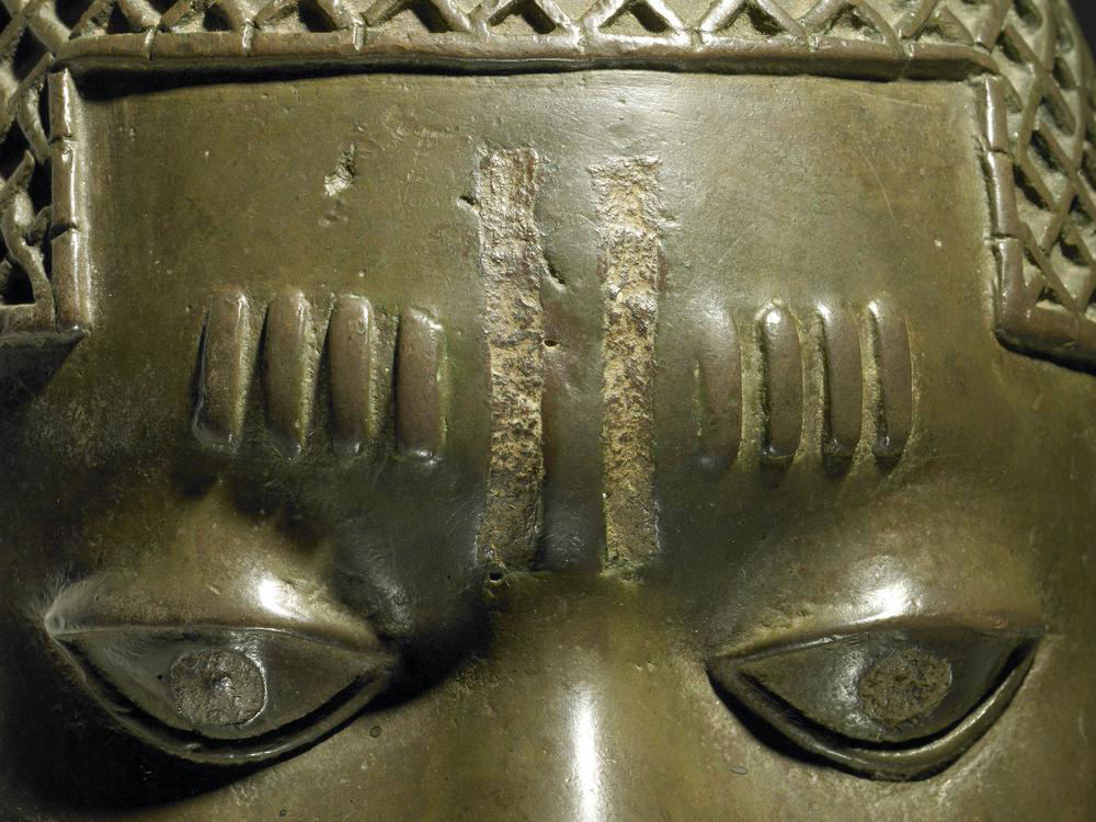 bronze head of queen idia