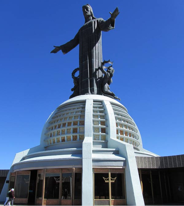 Cristo Rey Mexican Statue