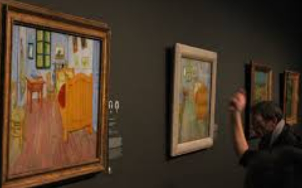 van gogh museum hours