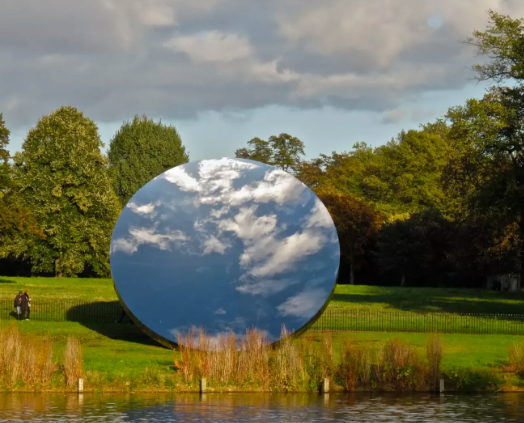 Anish Kapoor’s Abstract Reflections