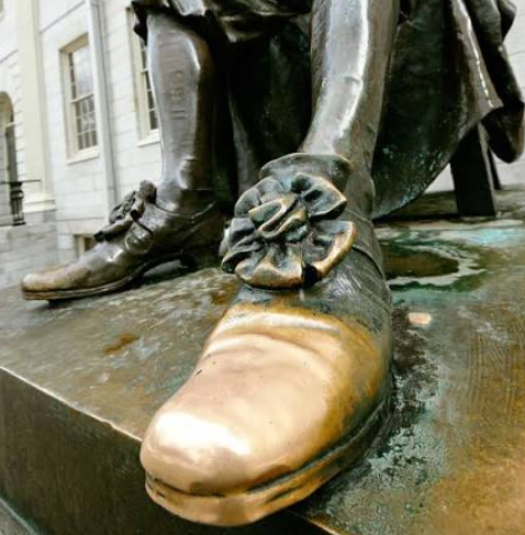 shoe statue5