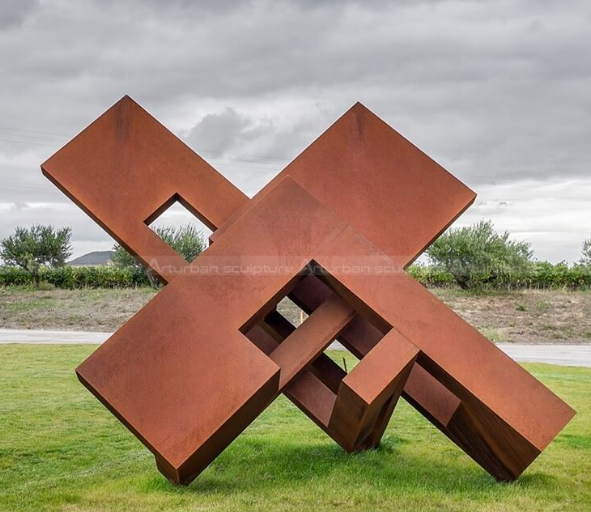 Geometric Shape Sculpture0